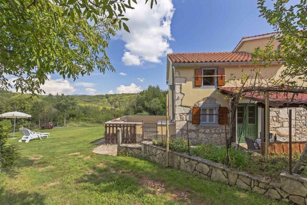 Rustic house surrounded by nature in Labin area, hidden beauty 