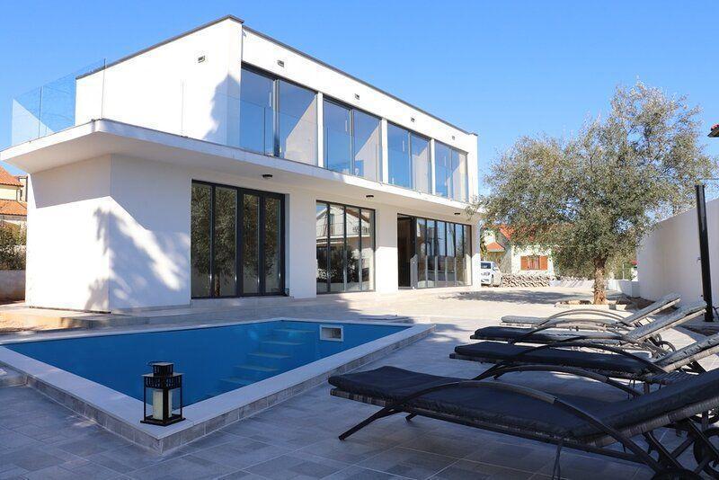 New built modern villa in Poljica, Krk, with swimming pool and sea views 