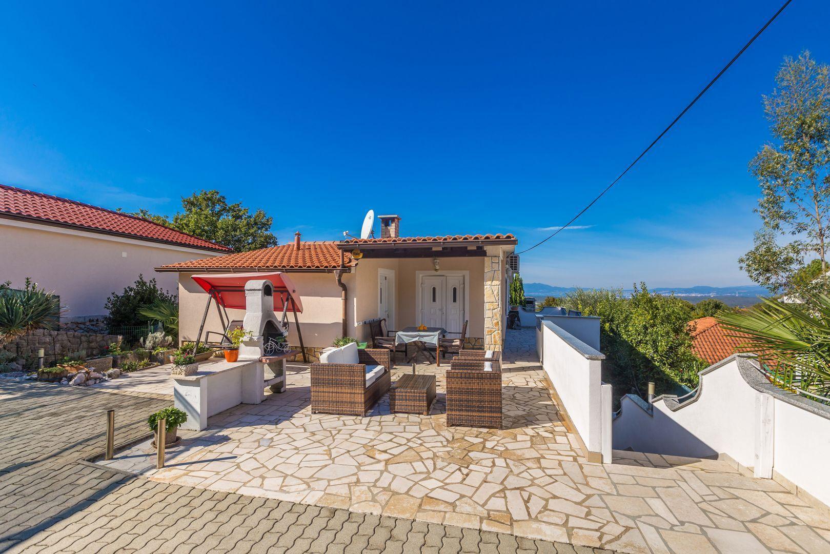 Maison individuelle avec vue sur la mer sur l'île de Krk 