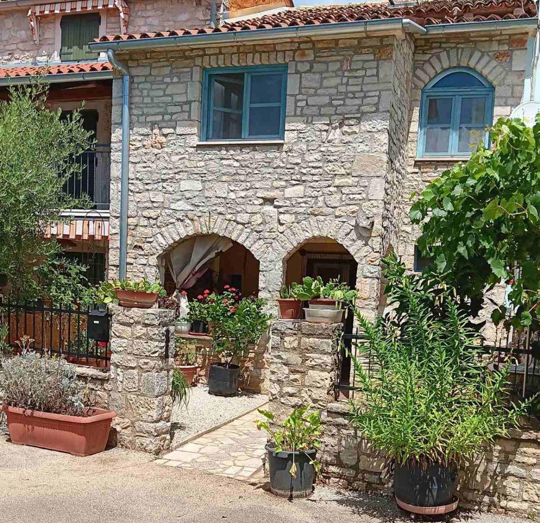 Stone house in Poreč, for sale 