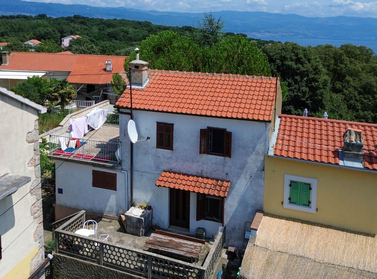 Maison à Risika, Vrbnik à 1 km de la mer 