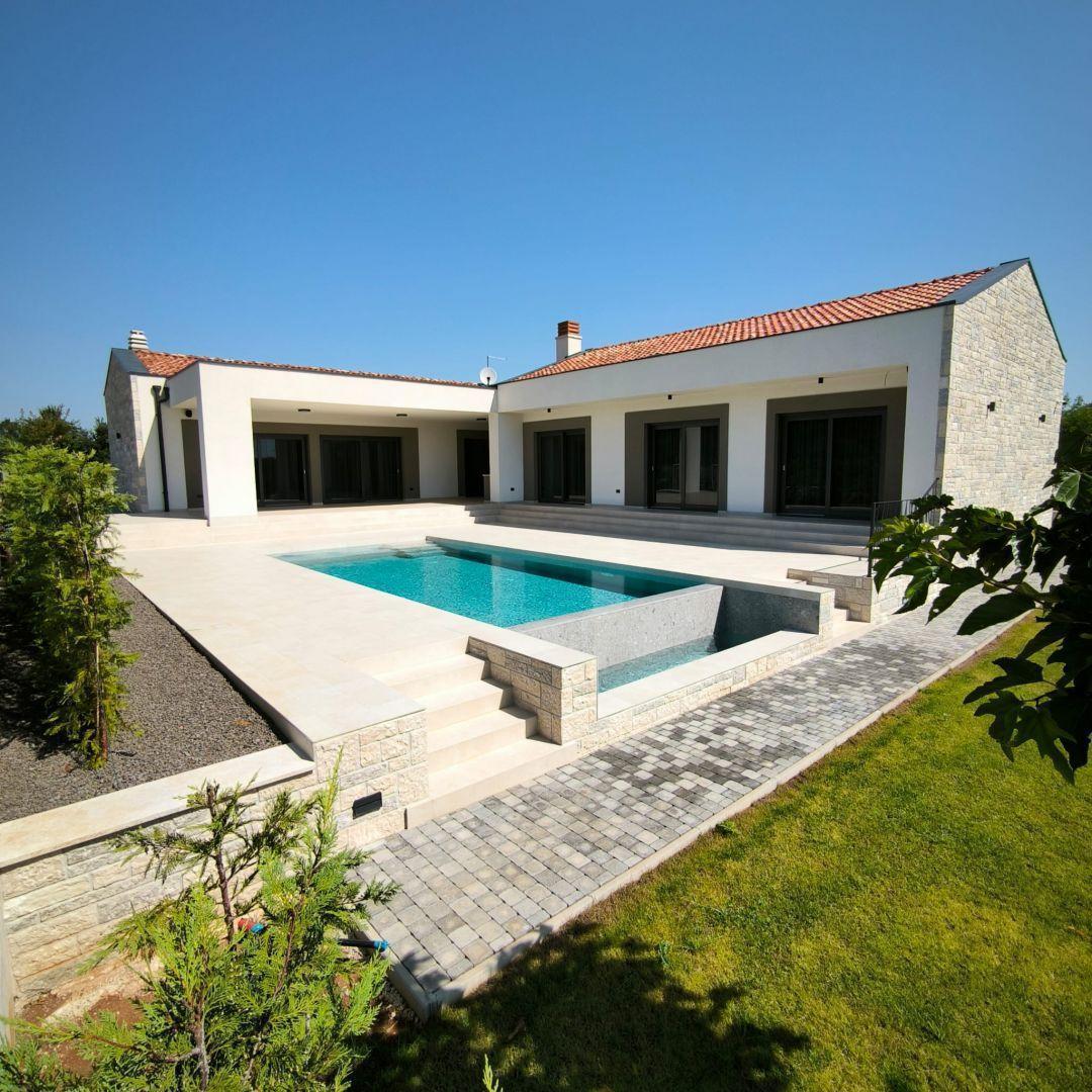 Villa moderne de plain-pied en pleine nature à Rovinj 