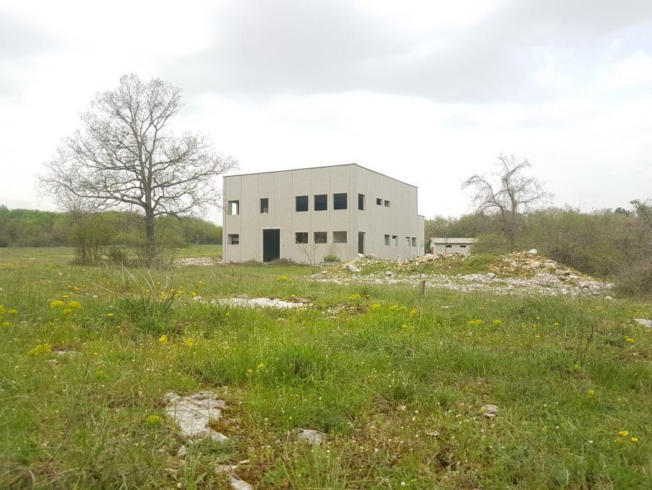 Grundstück und Lagerhalle in Barban 