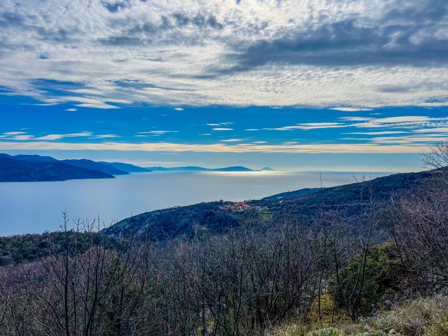 Tři stavební pozemky pro výstavbu vily s bazénem, panoramatickým výhledem na moře v oblasti Brsec, na prodej 