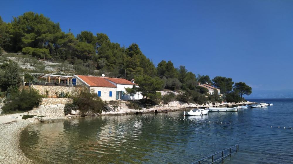 Propriété unique au bord de l'eau à vendre à Mali Losinj 