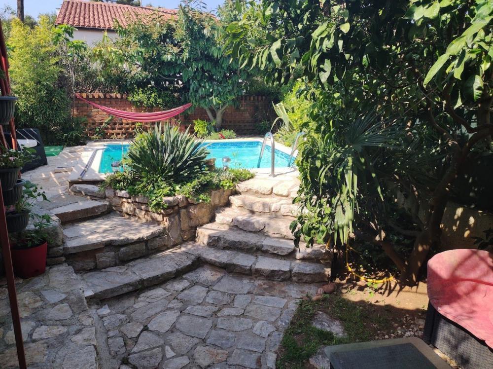 Apartment-house with swimming pool just 250 meters from the sea in Stoja, Pula 