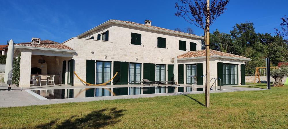 Une belle villa neuve en pierre avec vue sur la mer dans la région de Porec en nouvelle Toscane 