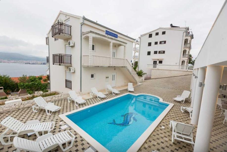 Appart-hôtel avec piscine à Ciovo à 100 mètres de la mer 