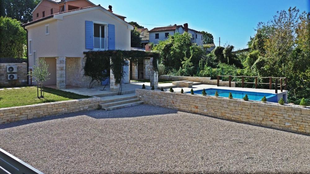 Confortable villa en pierre avec piscine dans le quartier de Labin 