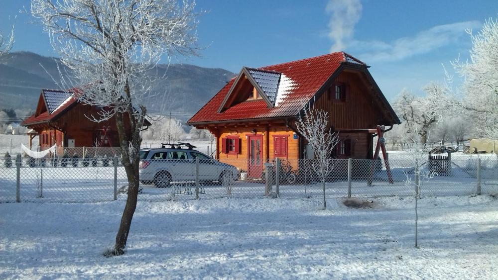 Wunderschönes Holzhaus in der Natur mit Swimmingpool, in der Nähe des Flusses 