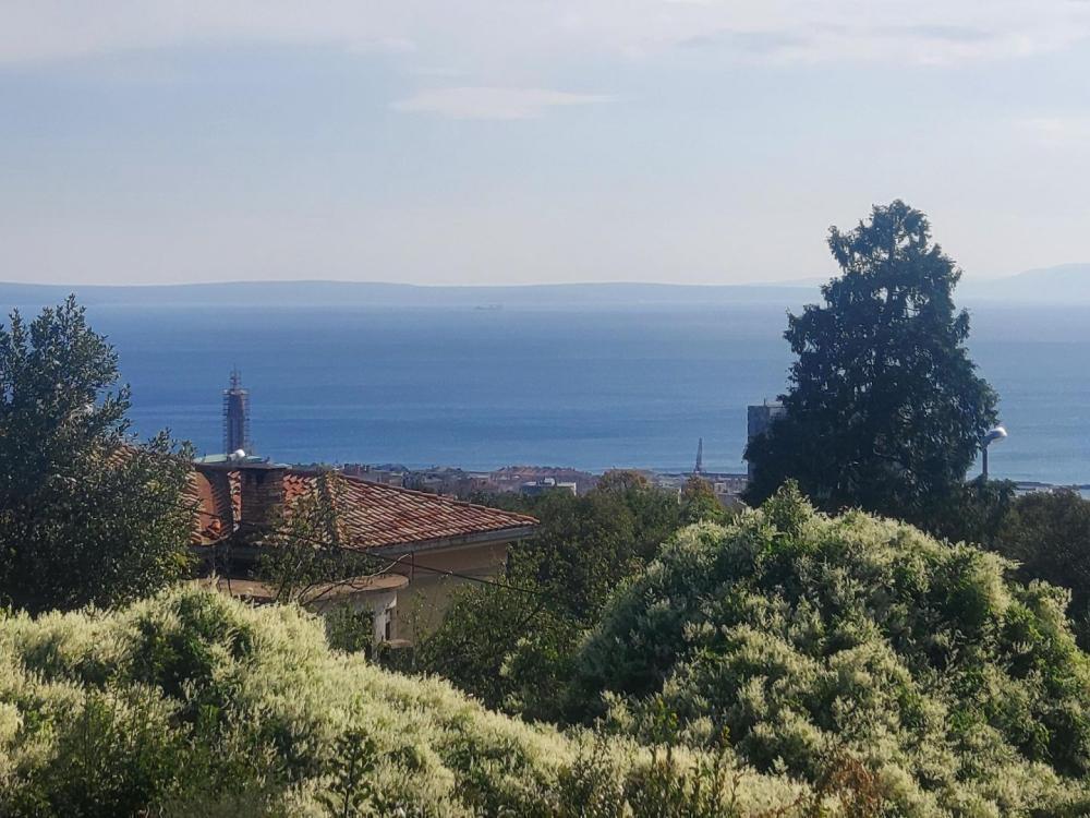 Urbanized land in Kozala, Rijeka, with fantastic open sea views 