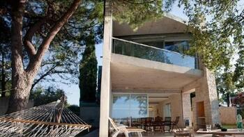 First line villa of outstanding architecture with private beachline - unique property for Istria! 