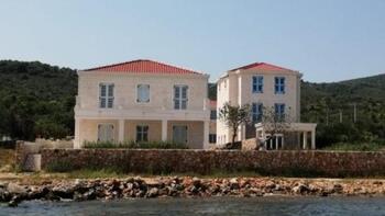 Waterfront stone villa on an island near Zadar with private access to the beach 