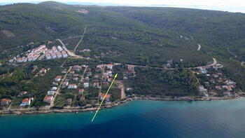 Urbanized land plot for sale on Solta just 90 meters from the sea 