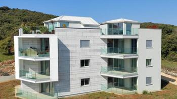 Luxus 3 hálószobás apartman a strand közelében, egy új épületben Rovinjban 