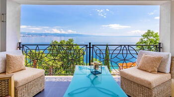 Duplex penthouse fantasztikus helyen, 2. sorban a tengertől, Opatija 