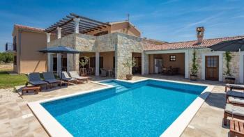 Charming rustic villa with swimming pool in Svetvincenat! 