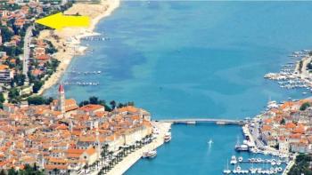 Erste Reihe zum Meer - Gästehaus mit drei Wohnungen, Garten, Garage und Meerblick in Trogir 