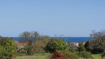 Baugrundstück mit Meerblick in der Gegend von Porec, 900 Meter vom Meer entfernt 