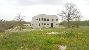 Land and storage hall in Barban 