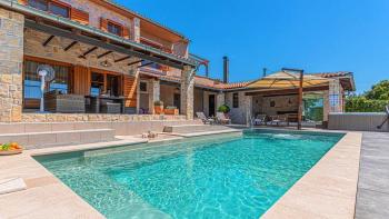 Magnificent rustic style 5***** star villa, 100m from the sea! 