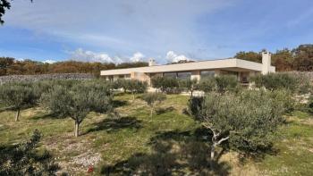 Grande villa moderne à 1 km de la mer sur l'île de Krk 