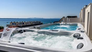 Luxuriöse Reihenvilla in Privlaka mit Whirlpool auf dem Dach zu verkaufen 