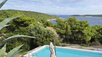 Villa with pool on Vis island, in Brgujac, for sale 