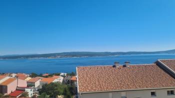 Appartement dans un immeuble neuf avec vue sur la mer à Crikvenica, à 350 m de la mer, à vendre 