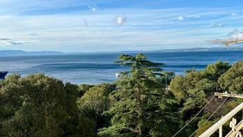 Wohnung in Pecine, Rijeka mit großartigem Meerblick, 70 m vom Meer entfernt! 