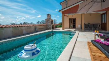 A vendre, belle villa de vacances avec piscine à Marcana ! 