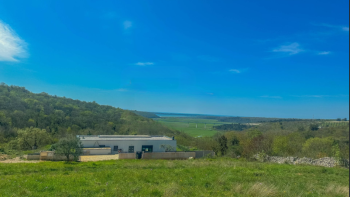 Terrain constructible à Brtonigla, avec vue sur la mer 