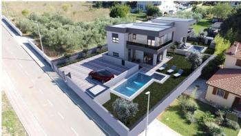 Modern duplex villetta with swimming pool in Medulin 