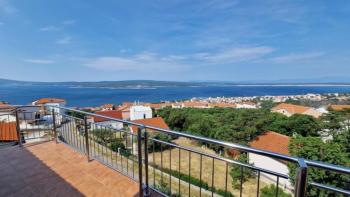 Un bel appartement avec une vue panoramique sur la mer à Crikvenica 