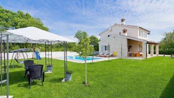 Perfectly priced rustic style villa with pool in Marcana 