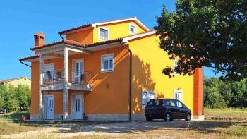 Detached house on the edge of the village 