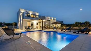 Modern villa in a quiet location in Svetvincenat 