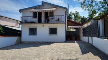 Detached house with 2 apartments in Marcana 