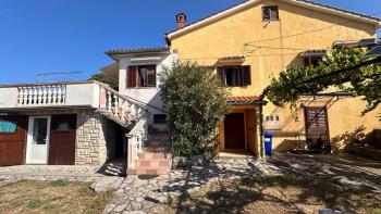 Semi-detached house on Krk Island, in Vrh, for sale 