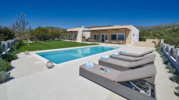 Discounted! New villa in Kastela, 1500m from the sea, for sale 