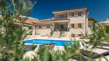 Discounted! Graceful family villa in Rovinj area, for sale 