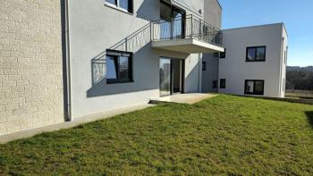 Porec apartment with 3 bedroom,on the first floor with a roof terrace, for sale 