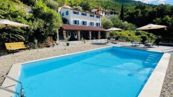 A renovated villa with a swimming pool in Mošćenička Draga, for sale 