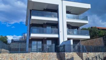 Appartement neuf et lumineux avec vue dégagée sur la mer à Omisalj, île de Krk, à vendre 