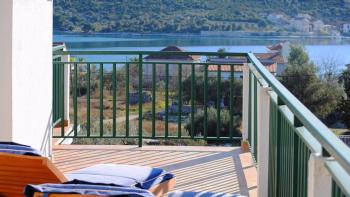 Wonderful tourist property with 5 apartments in Vinisce, Marina,for sale 