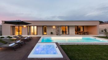 New villa of bespoke beauty in Poreč, for sale 