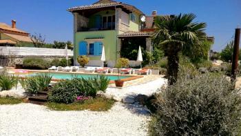 Comfortable house with swimming pool in Svetvincenat, for sale 