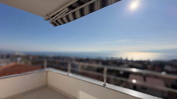 Apartment with 2 bedrooms and with panoramic sea view in Zamet, Rijeka 