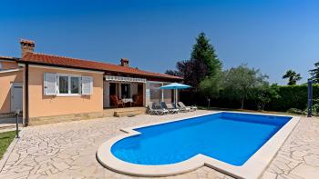 Villa with swimming pool in porec, for sale 