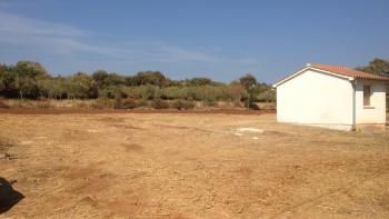 Spacious land plot 600 meters from the sea in Rovinj area (Vestar) 